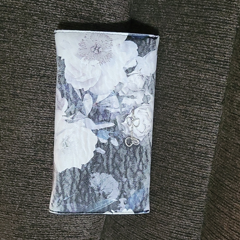 Jessica Simpson White and Black Floral Wallet